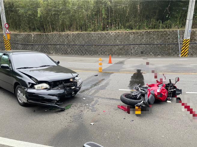 車輛嚴重毀損。（民眾提供／李京昇苗栗傳真）