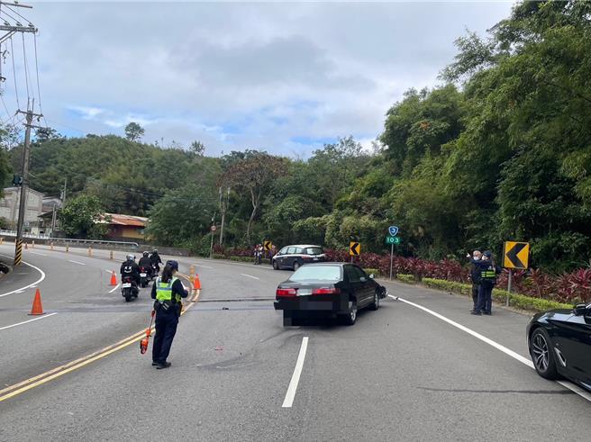 警方獲報到場處理事故。（民眾提供／李京昇苗栗傳真）