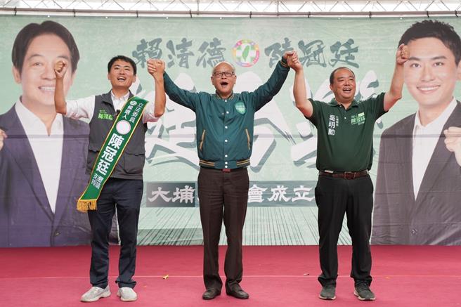 民进党嘉义县山区立委参选人陈冠廷3日成立总统、立委大埔乡联合后援会，议长张明达说，今天不分党派都站出来。（陈冠廷竞选团队提供／吕妍庭嘉义传真）