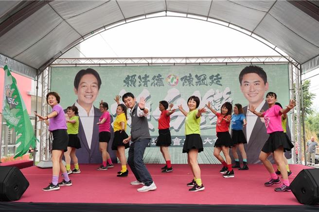 民进党嘉义县山区立委参选人陈冠廷3日成立总统、立委大埔乡联合后援会。（陈冠廷竞选团队提供／吕妍庭嘉义传真）