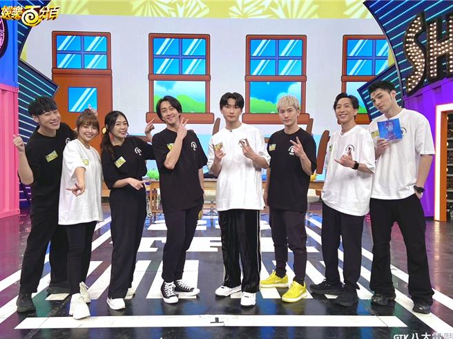 赖晏驹（左起）、凯希、詹子晴、陈汉典、范庭瑜、阿本、小禄、黄伟晋。（八大提供）