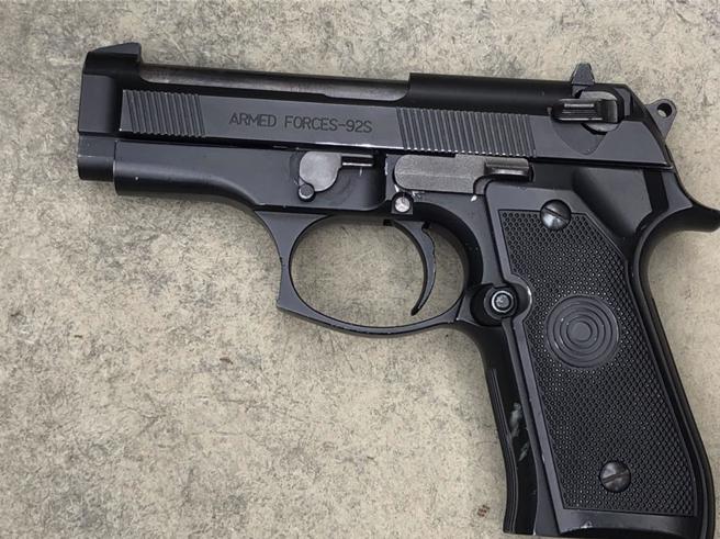 台南市將軍區槍擊命案今天破案，警方起獲1把作案槍枝。（讀者提供／張毓翎台南傳真）