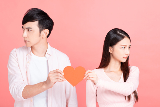 3星座女搭配特定血型，因为过于强势任性、敏感多疑、纠结于现实，没有好好把握住爱情，徒留无限遗憾。（示意图／达志影像／shutterstock）