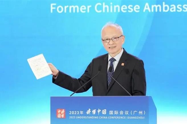 中國人民外交學會理事會顧問、中國前駐美大使崔天凱發表演講。（廣州日報）