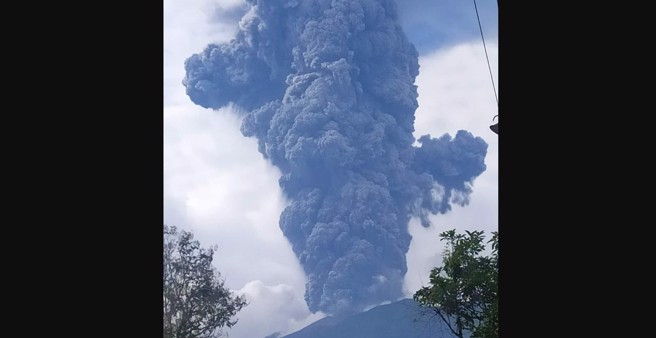 印尼马拉皮火山大喷发。(图/x)