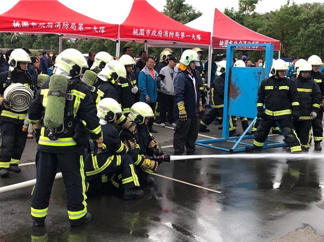桃園義消火災搶救競賽，同場競技交流拚第一。(消防提供／蔡依珍桃園傳真)