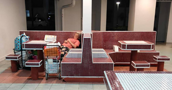 妇人害怕哪天可能意外死亡却无人察觉成为腐尸 ，为此经常出没街头，不愿回家。（图／翻摄画面）