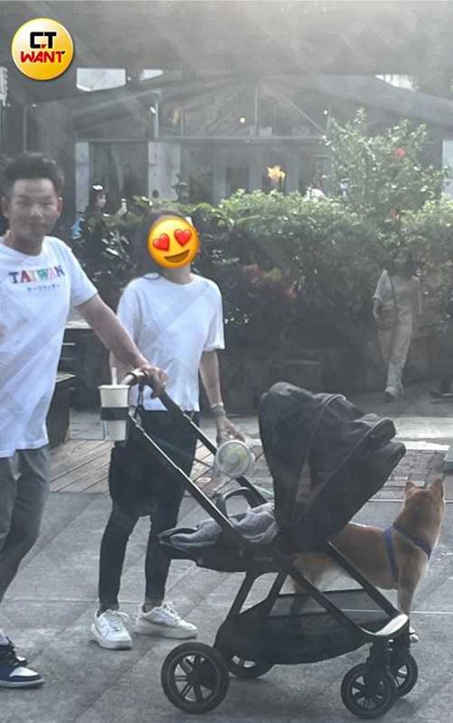 享受着天伦乐的姜建铭看来心情很不错。（图／本刊娱乐组）