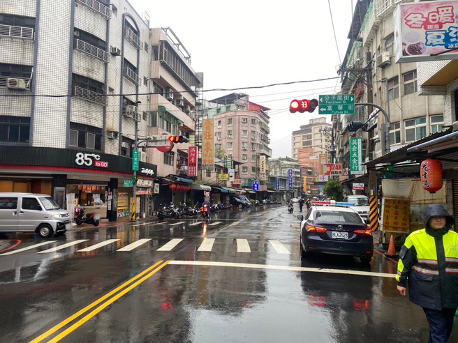 郭姓老翁在過馬路時遭鍾女撞上，送醫後傷重不治。（新北市三重警分局提供／呂健豪新北傳真）
