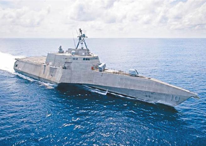 美軍吉福茲號4日駛入南沙仁愛礁鄰近海域，共軍南部戰區批評美國嚴重破壞區域和平穩定。（翻攝自香港東網）