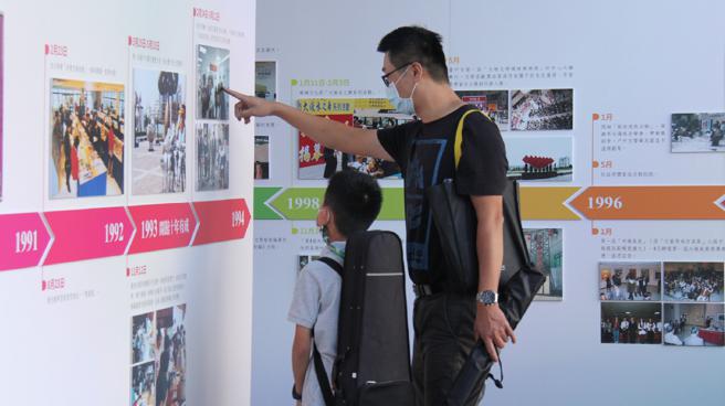 40年藝文紀實的主題迴牆-文化時光，讓人秒入時光隧道。（圖片來源：臺中市政府文化局提供）