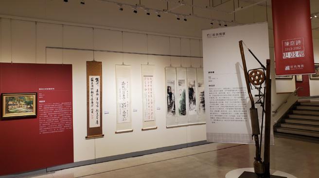 大墩文化中心40周年館慶主題特展開箱珍貴典藏品。（圖片來源：臺中市政府文化局提供）