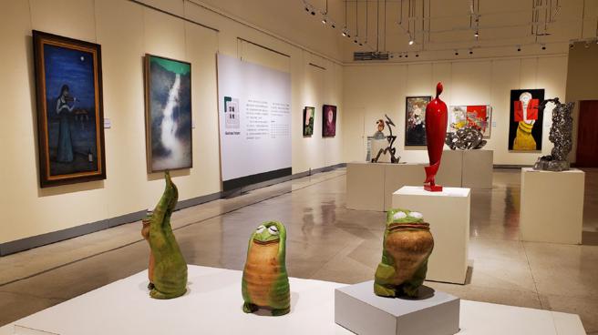 經典瑰寶名家邀請展由107位歷年邀請展藝術家提供館慶主題作品展出。（圖片來源：臺中市政府文化局提供）