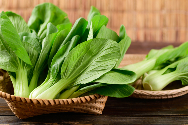 青江菜是餐桌上常見食材，屬於十字花科蔬菜的它，能為人體健康帶來許多正面效益。（示意圖／Shutterstock）