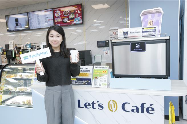 全家已有1000间店舖提供免费循环杯借用，标榜布点密度是全通路最高。（全家提供／朱世凯台北传真）