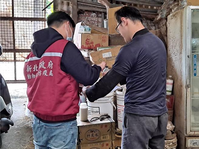新北市农业局动保处保障民眾食安，查核辖内62场畜禽场，送验265件畜禽产品，发现药物残留检测、抗生素与瘦肉精等项目均未验出。（新北市动保处提供）