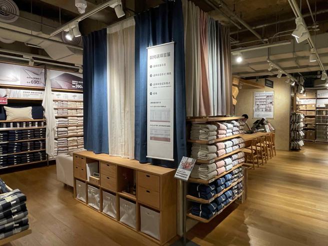 MUJI无印良品大立旗舰店有南部独家窗帘贩售区。（古明弘摄）