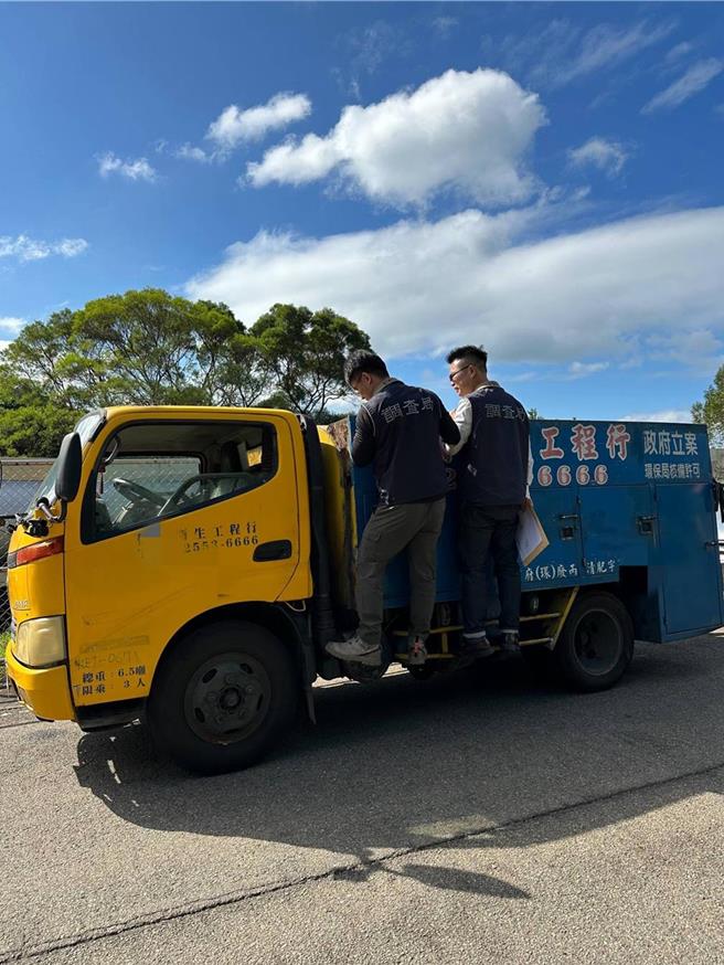 北部地区知名环保工程公司十成、快通、东泰顺、信成4间公司，偷排废油泥到下水道，被调查局查获。（法务部调查局新北市调查处提供）