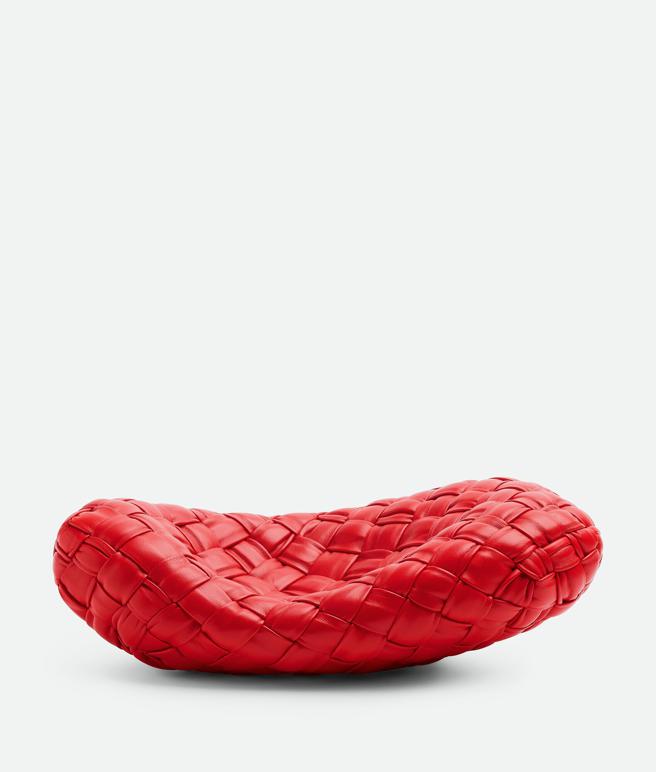 BOTTEGA VENETA BANANA 編織皮革收納盤，5萬9700元。（BOTTEGA VENETA提供／古明弘台北傳真）