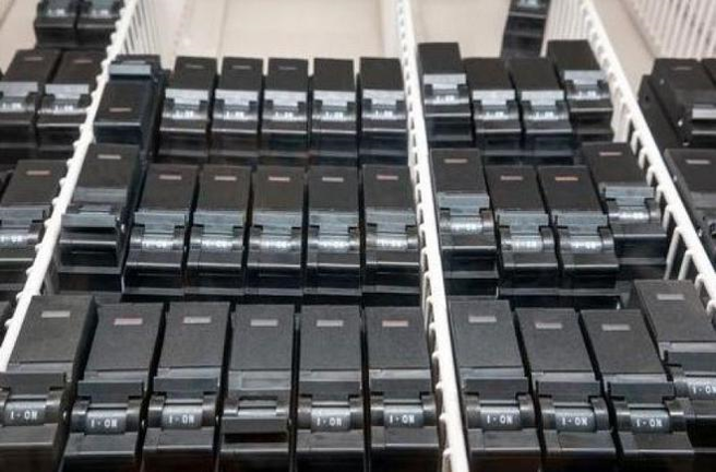 长安汽车日前透露，该公司开发固态电池预计可在2025年进行量产，2030年便能普及使用。（图／网易新闻）