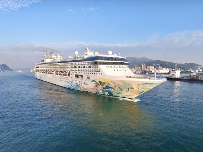 「名胜世界壹号」日前11月29日闪现基隆首泊。图/业者提供