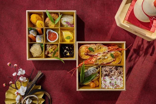 岁末到「虹夕诺雅 谷关」享受料理长特制的会席料理和传统日式年菜「御节料理」庆祝新年。图/星野集团提供