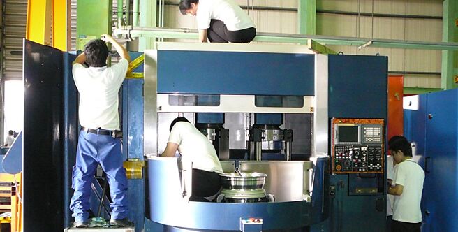 工具机业泰半看淡明年产业景气，但亚崴、程泰、百德等工具机厂，及上银、全球传动等传动系统元件厂认为，明年营运不比今年差。图／本报资料照片