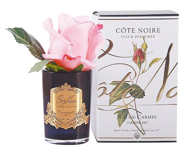 Global Mall桃园A19店推BLOOM「蔻特兰单朵小玫瑰香氛花」，原价1280元、优惠价999元。（Global Mall提供）