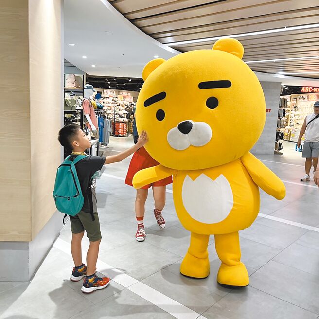 统领广场预告将举行韩国IP KAKAO FRIENDS人偶见面会。（统领广场提供）