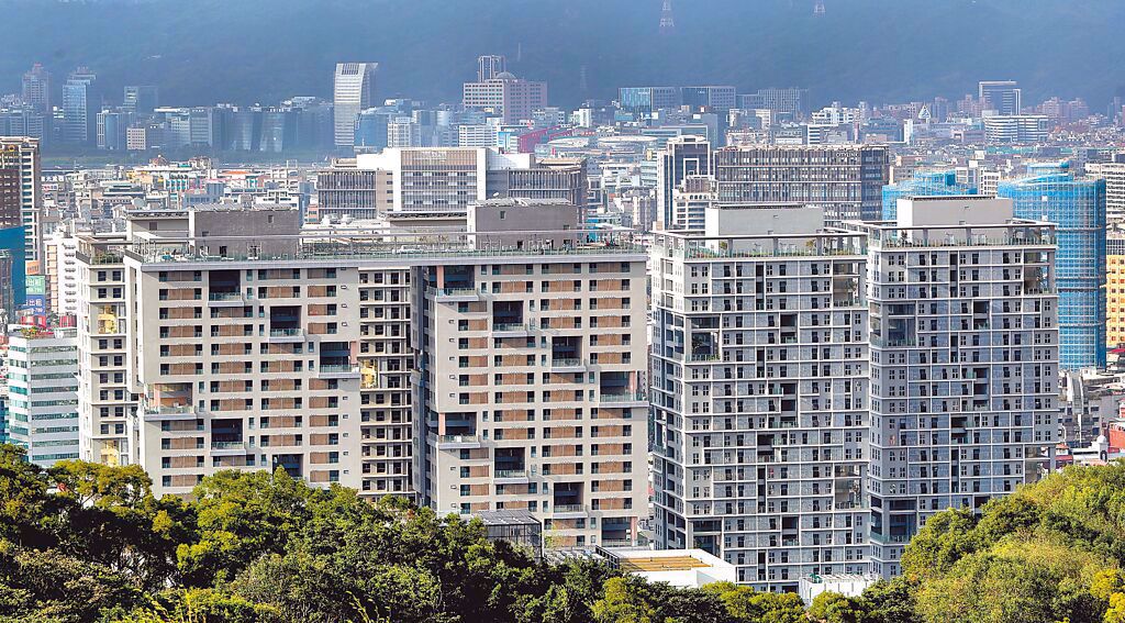 專家提醒，年輕時沒買房，老了可能租不到房子。圖為位於台北市信義區的廣慈社會住宅。（資料照）
