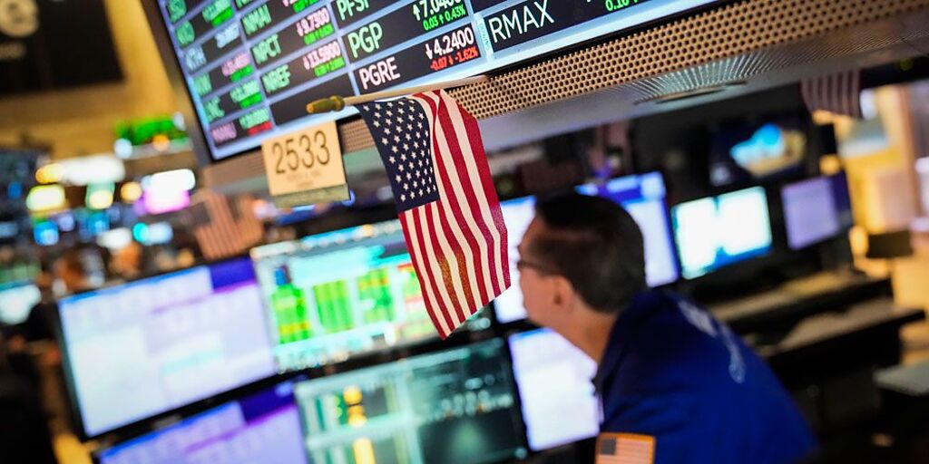 美國聯準會（Fed）暫停升息、美債殖利率自高檔回落，近期債市一吐悶氣，資金積極湧入，展現反彈行情，由投信發行的債券ETF買氣同步火熱。圖／美聯社