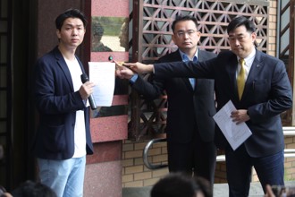 網路節目諷侯友宜「有牌賊頭」   邱毅、毛嘉慶4人挨告