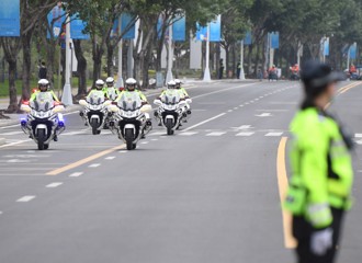 放棄清大博士高學歷跑去當「交警」 15年後暴火紅了