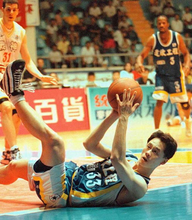 许智超曾是达欣工程篮球队当家射手，有「中距离教科书」之美誉，后来转任教练在篮球界人脉很广。（图／报系资料照）  
