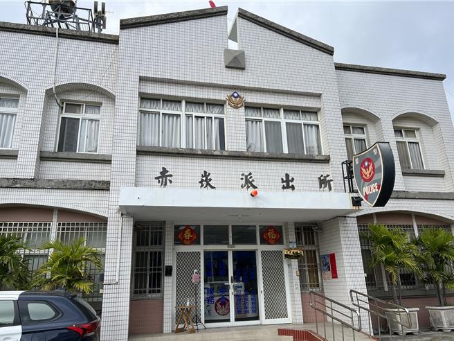 高雄岡山警分局赤崁派出所（見圖）警員於12月2日在梓官區逮補1名毒品通緝犯。（林瑞益攝）