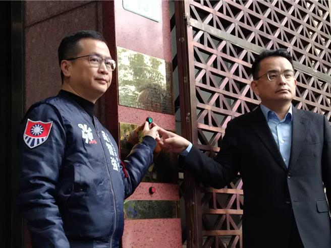 罗智强（左）（陈志贤摄）