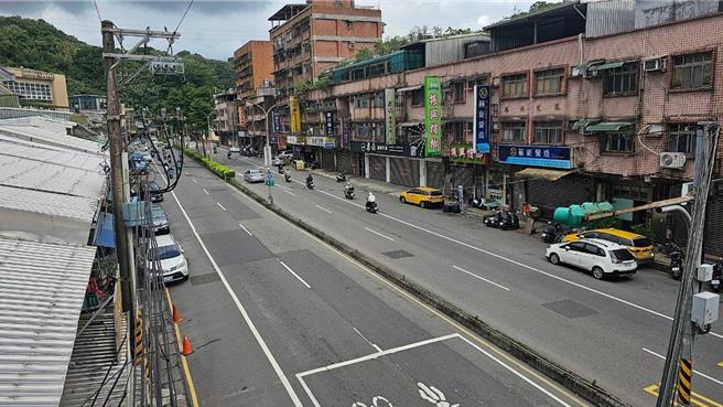 基隆市政府积极向中央争取预算，改善市内的行人安全环境。图为预计将于今年底发包施工的基隆市南荣路。（张志康摄）