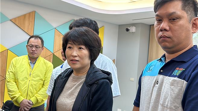 台东县长饶庆铃（中）。（蔡旻妤摄）