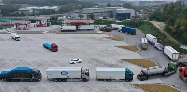 中国海关总署上月30日突然叫停当地企业对韩国大企业出口车用尿素溶液的通关流程，引发韩国政府担忧重演2021年的「尿素荒」。（路透资料照片）