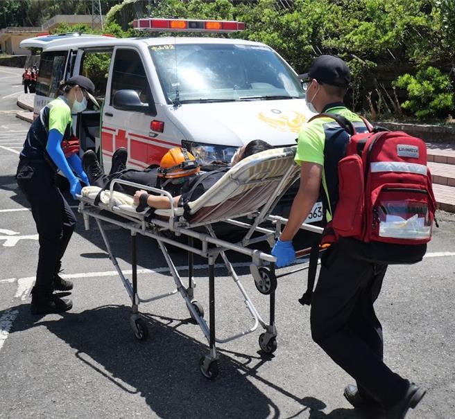 基隆市消防局表示，为鼓励消防人员士气，自明年度正式编列工作奖励金预算115万元，其中「到院前心肺功能停止」（OHCA）获救成功，最高可领1万元奖励金。（基隆市消防局提供／徐佑升基隆传真）