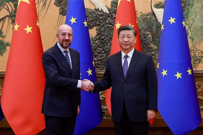 中歐峰會7日將於北京登場。圖為2022年12月1日，中國國家主席習近平在北京人民大會堂和歐洲理事會主席米歇爾舉行會談。（美聯社）