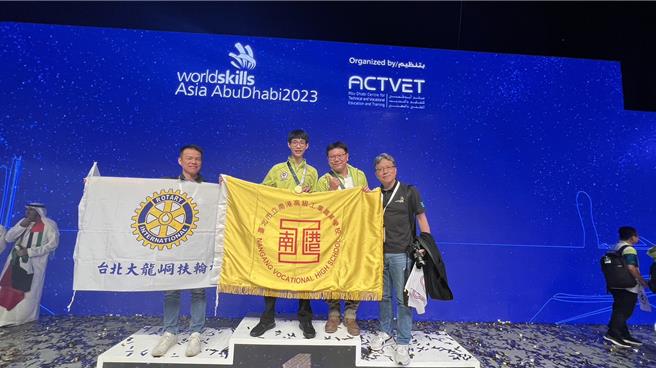 台北市立南港高工學生、國手陳思源克服生理時差與陌生環境，藉著優質技術勇奪2023亞洲技能競賽冷凍空調職類金牌。 （南港高工提供／蔡佩珈台北傳真）