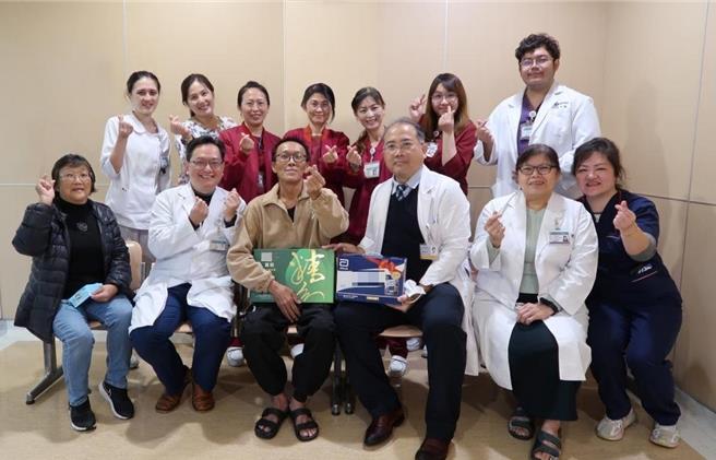 徐先生在醫療團隊的照護下，順利健康出院。（大千醫院提供／李京昇苗栗傳真）
