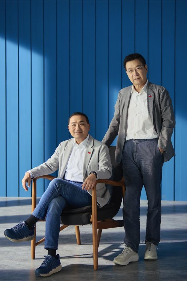 國民黨總統參選人侯友宜（左）與副手趙少康（右）形象照。（侯辦提供）