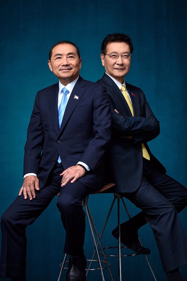 侯康配官方形象照正式亮相。 (圖/侯友宜競選辦公室提供)