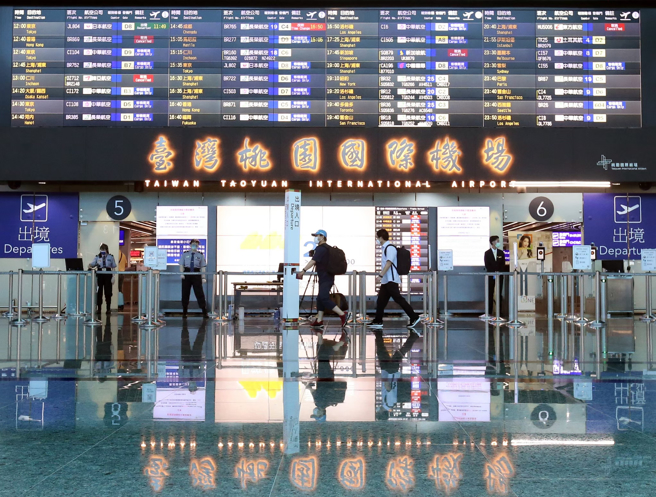 疾管署11月26日起於4處國際機場針對自中港澳入境，總計採檢88人，其中68人為陽性。（圖／示意圖，記者范揚光攝影）