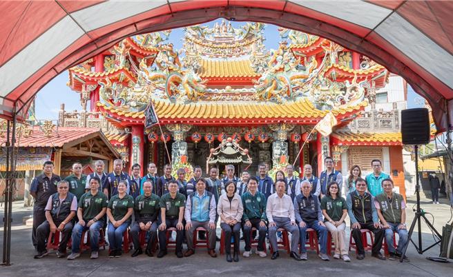 总统蔡英文5日至民雄乡双福村保安宫参香祈福，并为民进党山区立委参选人陈冠廷助讲。（陈冠廷竞选团队提供∕吕妍庭嘉义传真）