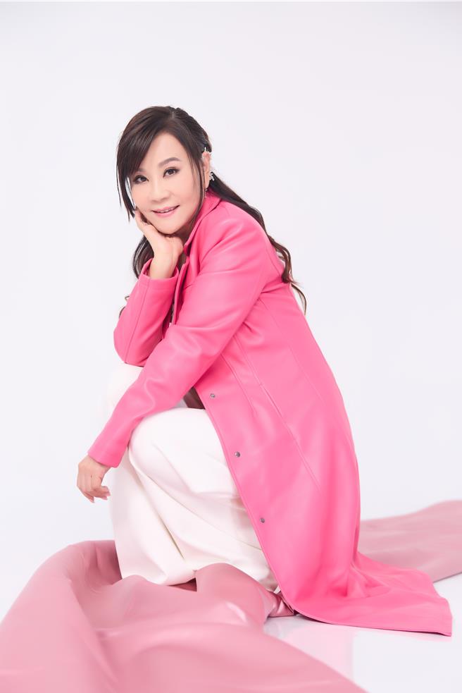 龙千玉近期推出新专辑《十一号码头》。（豪记唱片提供）