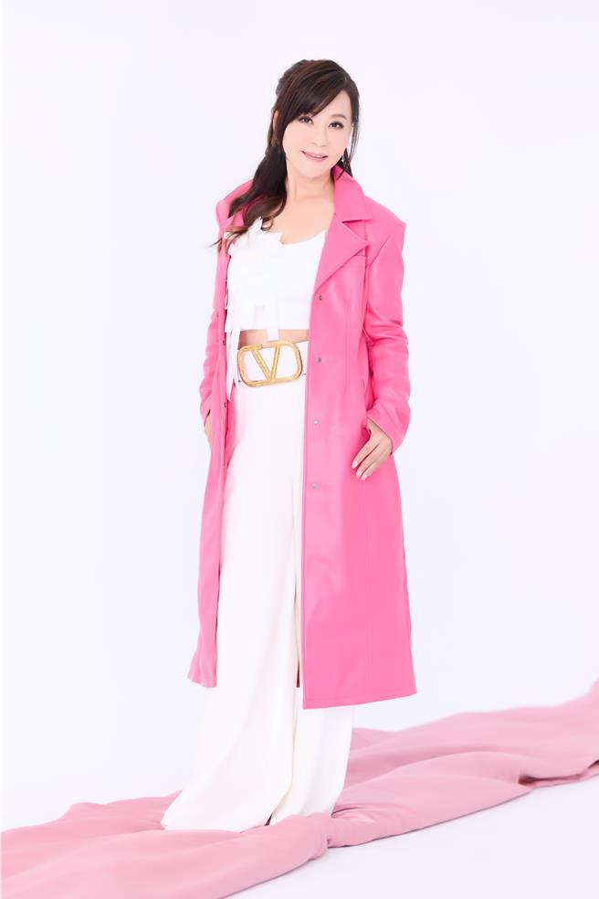 龙千玉近期推出新专辑《十一号码头》。（豪记唱片提供）