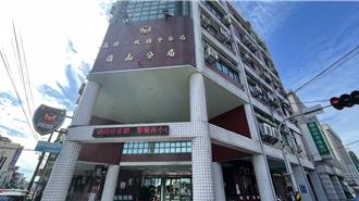 扯爆！高雄警带枪翘班与妻「晒恩爱洗碗」直播   警局震怒惩处出炉